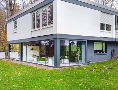 Verglasung einer überbauten Terrasse mit Schiebeanlagen